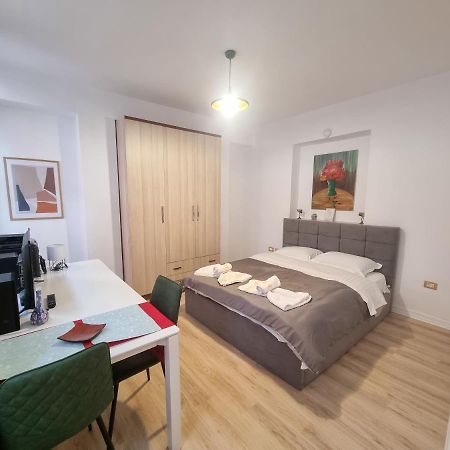 Cozy Apartment In City Center Tirana Exterior photo