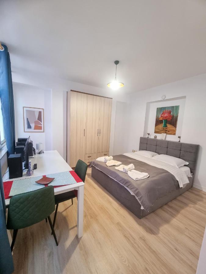 Cozy Apartment In City Center Tirana Exterior photo