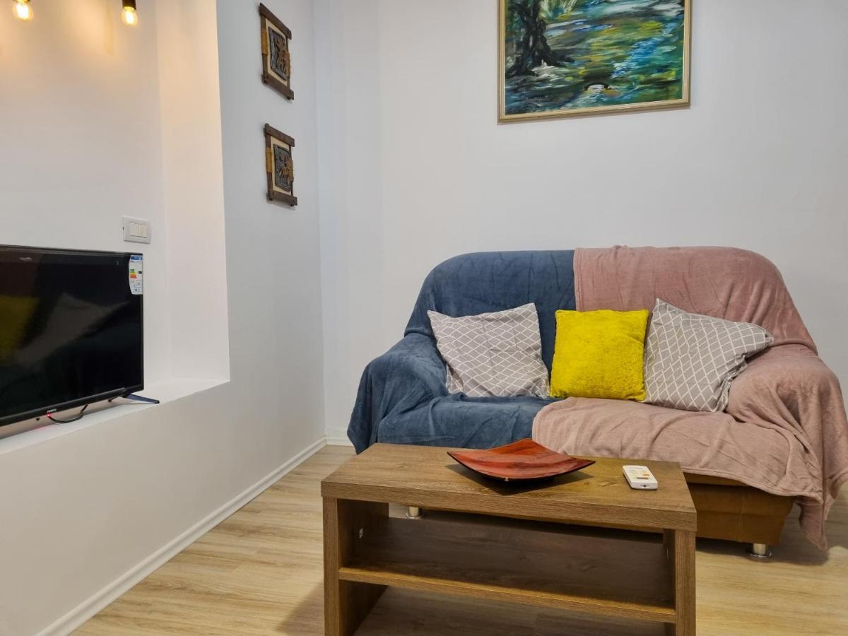 Cozy Apartment In City Center Tirana Exterior photo